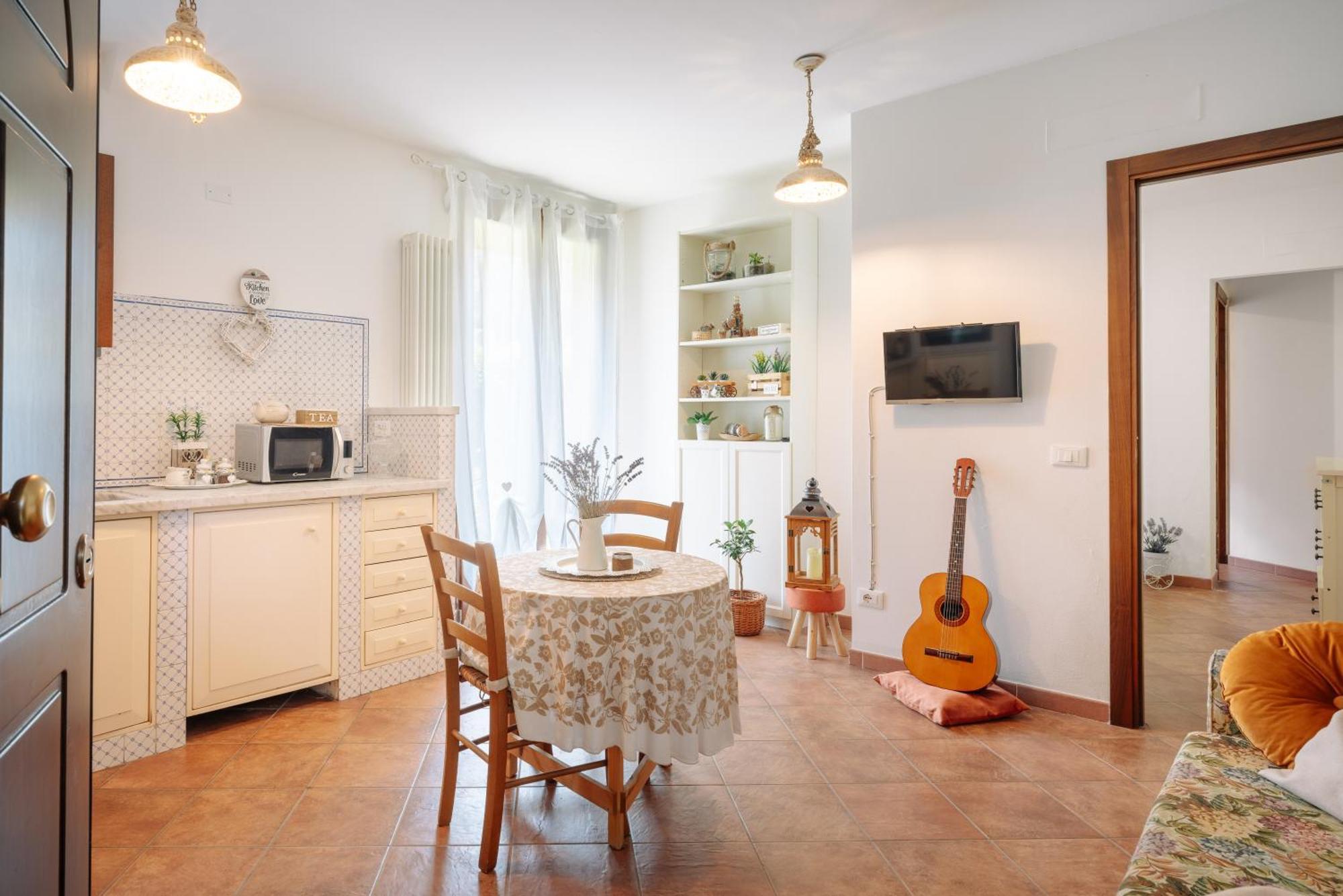 Ema'S Guest House ลุคคา ภายนอก รูปภาพ
